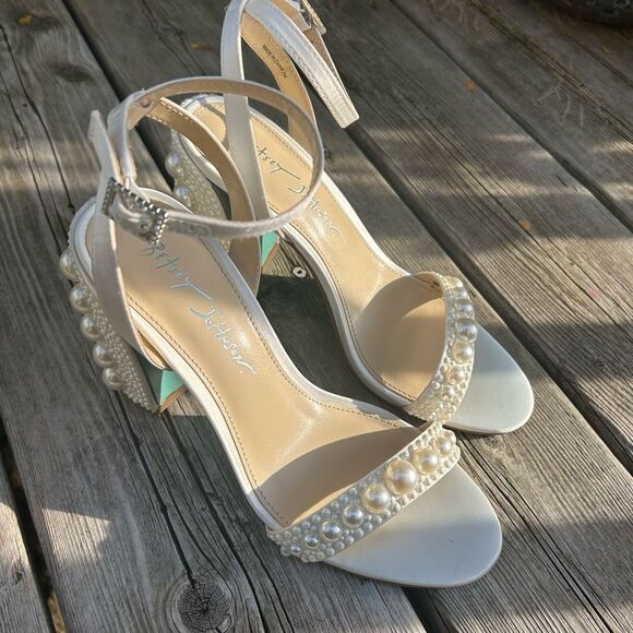 Blue By Betsey Johnson Heels Sandals Pearl Size 7M Bride Wedding Pumps - Picture 5 of 16